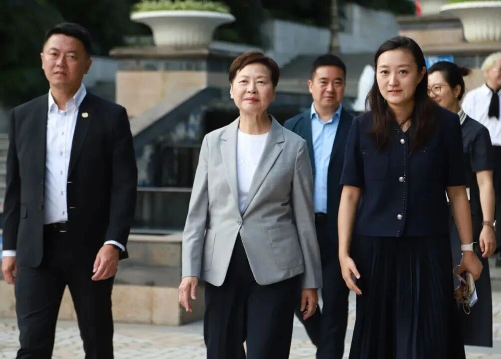 香港特别行政区第五任行政长官林郑月娥女士到访长江职业学院 参加川港青年交流活动